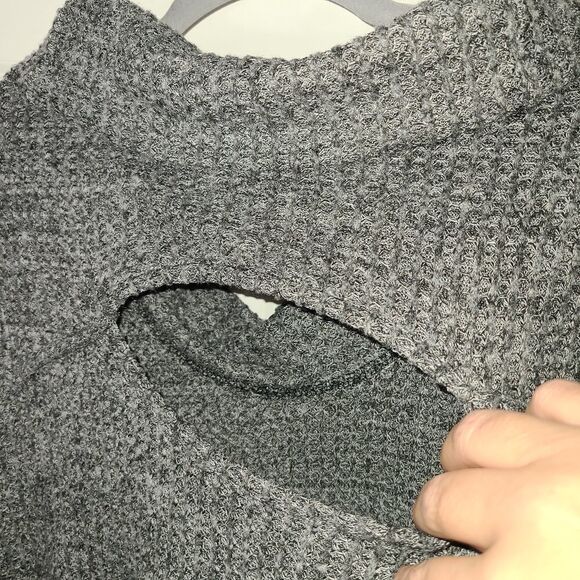 No Boundaries Cowl neck keyhole back tunic - Picture 6 of 9